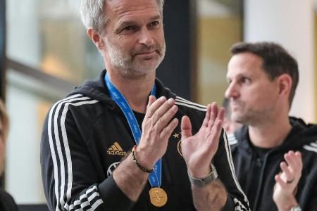 Wück lässt Zukunft offen und warnt vor 