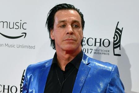 Er widerlegte die alte Weisheit, dass jede Publicity gute Publicity ist: Rammstein-Sänger Till Lindemann führt die Liste der am meisten gegoogelten deutschen Promis nach Vorwürfen sexueller Übergriffe an. Zur Anklage kam es übrigens nicht.