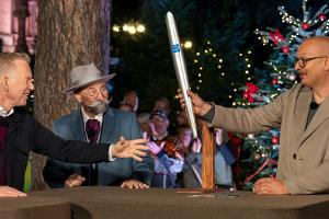 "Bares für Rares": Johannes B. Kerner erzielt mit Fackel 2000 Euro