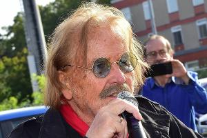 Frank Zander nimmt per Video an seiner Obdachlosenspeisung teil