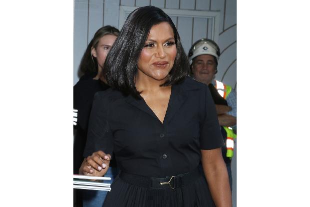 Bei Mindy Kaling wird zu Weihnachten entschleunigt. Sie liest ihrer Tochter das Gedicht 'The Night Before Christmas' vor und die Familie guckt 'E-Mail für dich'.