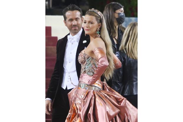 Ryan Reynolds, seine Frau Blake Lively und die mittlerweile vier Kids ist vor allem Relaxen angesagt: Füße hoch, Filme gucken, Keksebacken.