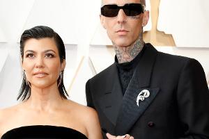 Kourtney Kardashian und Travis Barker teilen erste Baby-Fotos