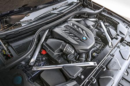 BMW X5 M50i, Range Rover Velar P550, ams 0321 Vergleichstest