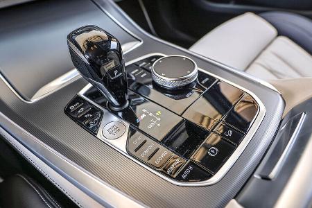 BMW X5 M50i, Range Rover Velar P550, ams 0321 Vergleichstest