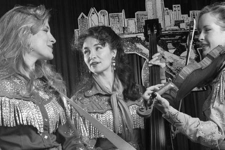 Laura Lynch: Dixie-Chicks-Gründungsmitglied nach Autounfall gestorben