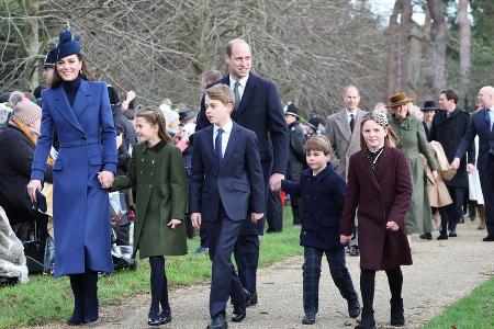 Royal Family zeigt sich gut gelaunt beim Weihnachtsspaziergang