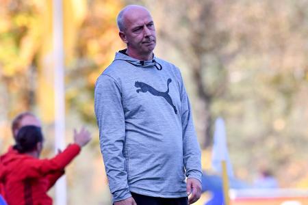 Über eine Schiedsrichterleistung: 'Man kann ja Fehler machen. Aber nicht 150 in 90 Minuten. Dass man nach einem Abstoß Abseits pfeift, das hat es zum letzten Mal vor 112 Jahren in der Kreisliga gegeben.'