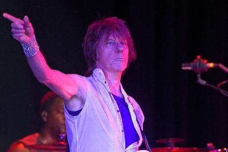 Im Januar starb Gitarren-Legende Jeff Beck. Der Musiker war 78 Jahre alt und erlag einer bakteriellen Meningitis.
