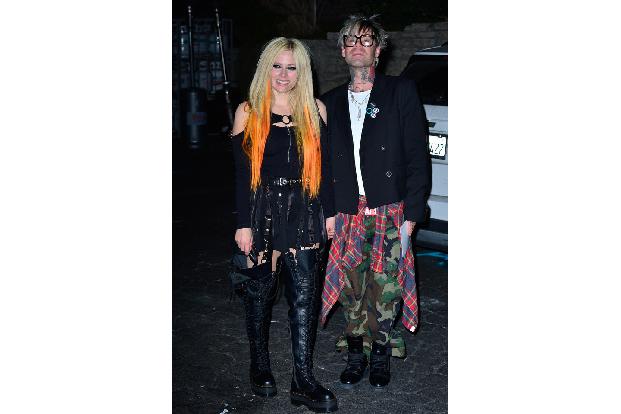 Nicht mal ein Jahr nach ihrer Verlobung mit Mod Sun machte Avril Lavigne wieder Schluss - doch es wurde complicated, denn Mod Sun war so ziemlich der Letzte, der davon erfuhr. Schon kurz darauf war di ...
