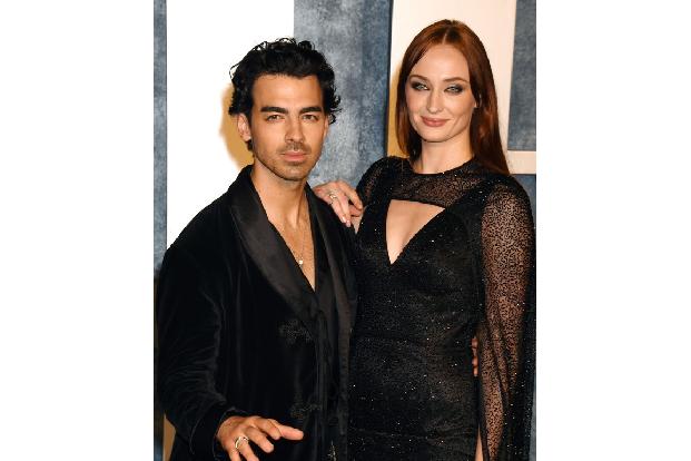 Noch eine Trennung, die keiner hatte kommen sehen: Nachdem Sophie Turner und Joe Jonas 2019 noch mit großer Fanfare und mehreren Zeremonien geheiratet hatten, war im September 2023 schon wieder Schlus ...