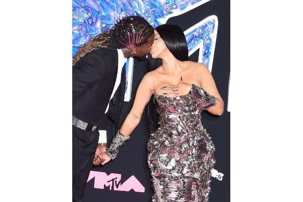 Cardi B und Offset wollen sich mal wieder scheiden lassen. Das On/Off-Paar hat sich nicht zum ersten Mal getrennt, auch die Scheidung hatte die Rapperin schon einmal zuvor eingereicht. Wir gehen davon ...