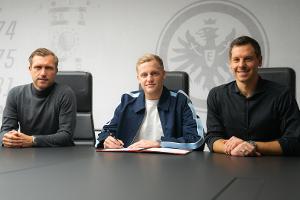 Eintracht holt van de Beek aus Manchester