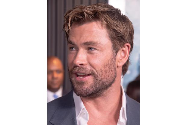 Thor-Darsteller Chris Hemsworth rät von allzu ambitionierten Plänen fürs neue Jahr ab. 2024 will sich der Frauenschwarm daher auf Achtsamkeit und Atemtechnik konzentrieren. Leicht gesagt, wenn man ohnehin schon einen Traumbody hat.