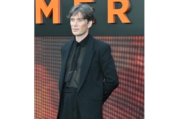 Cillian Murphy war der strahlende Star des Abends, als er für die Titelrolle in dem Drama ‘Oppenheimer’ seinen ersten Golden Globe in Empfang nahm. Der biographische Film über J. Robert Oppenheimer, den “Vater der Atombombe“, heimste auch…
