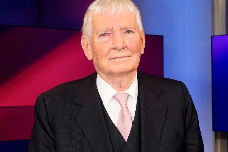 Ex-Innenminister Schily beklagt Umgang mit Beckenbauer