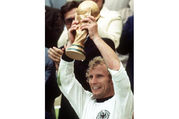 Berti Vogts, der zusammen mit Beckenbauer die WM 1974 gewann, erklärte: 