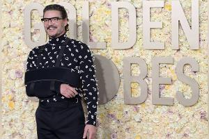 Darum trägt Pedro Pascal eine Armschlinge