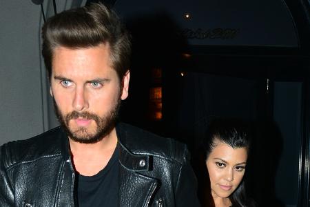 Ähnliche Töne schlug Kourtney Kardashian 2012 an, die ihre Beziehung zu Scott Disick mit Therapeutenhilfe zumindest ein wenig länger über die Runden retten konnte. “Ich sage nicht, dass wir perfekt si ...