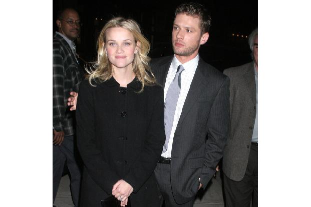 Und auch wenn die Paartherapie am Ende eine Trennung nicht immer verhindern kann – es lohnt sich trotzdem, findet Ryan Phillippe, der bis 2006 mit Reese Witherspoon verheiratet war. Als ihre Ehe krise ...