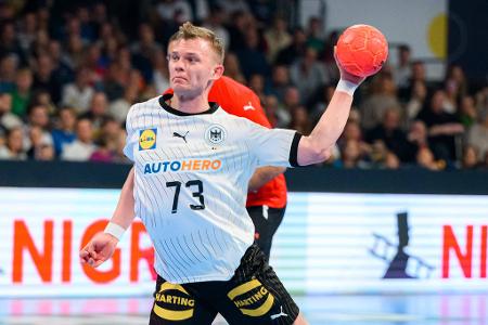 RECHTSAUßEN: Timo Kastening - Note: 3,5 - Ließ zwei einfache Tore nach Gegenstößen liegen. Ansonsten mit einem soliden Auftritt. Viele Chancen sich auszuzeichnen bekam er jedoch nicht, weil das DHB-Spiel hauptsächlich über den Rückraum lief.