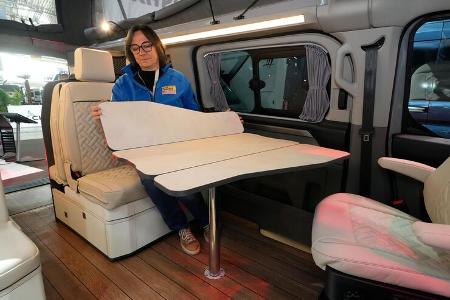 Sitzgruppe, Tisch, Halbdinette, Frau