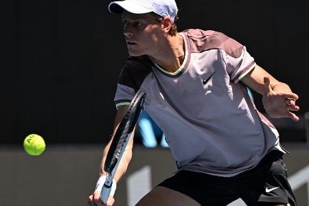 Australian Open: Djokovic nach Kraftakt in Runde zwei