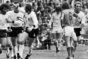 Breitner hält emotionale Rede über Beckenbauer