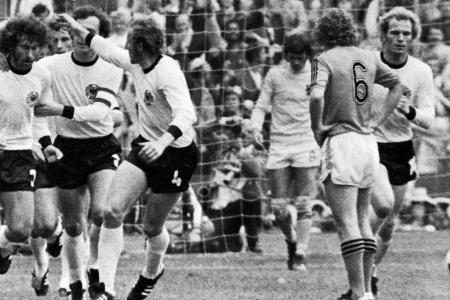 Breitner hält emotionale Rede über Beckenbauer