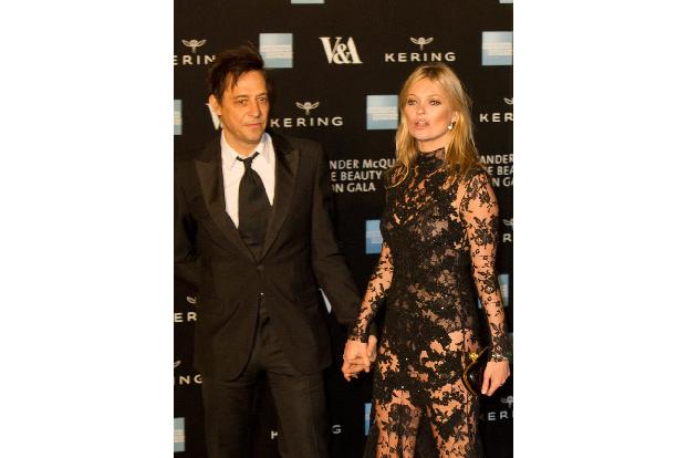 Mit Jamie Hince, Gitarrist der Band The Kills, war Kate sogar von 2007-2015 verheiratet - ihre einzige Ehe.