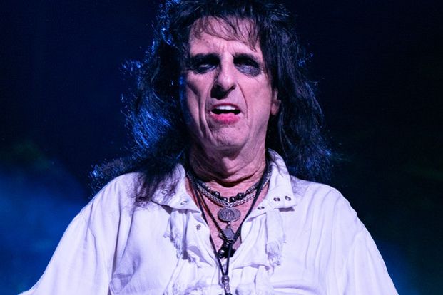 Alice Cooper durfte eine Weile nicht in Australien auftreten. Der Einwanderungsminister erklärte 1975: 