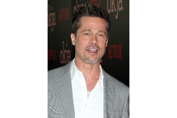 Reue empfindet auch Brad Pitt angesichts der Tatsache, dass er die Rolle von Neo in 'Matrix' ablehnte, die dann an Keanu Reeves ging. Doch er sieht den Erfolg seines Kollegen gelassen: 