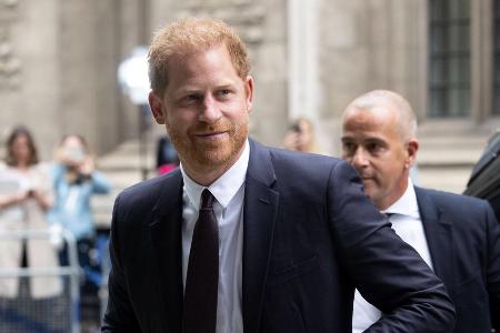 Prinz Harry zieht Klage gegen britische Sonntagszeitung zurück