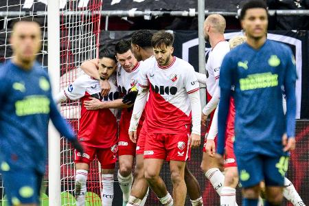 Erste Punktverluste für Eindhoven