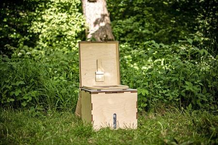 Kildwick, Trenntoilette, Holz, offen, Wiese