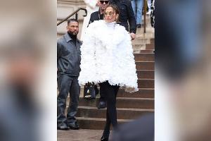 Jennifer Lopez überrascht mit skurriler Sonnenbrille in Paris