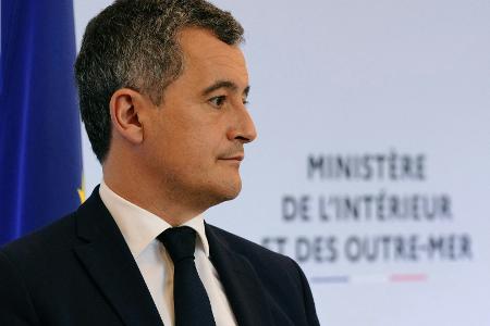 Olympisches Feuer wird von 100 Polizisten begleitet