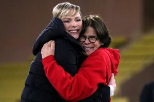 Fürstin Charlène auf Kuschelkurs mit Prinzessin Stéphanie