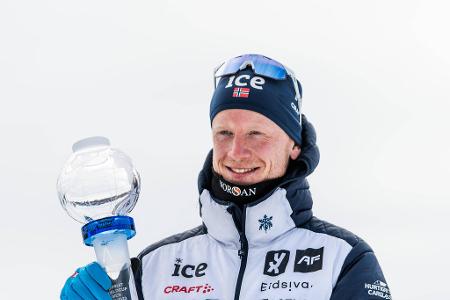 Der Stand im Biathlon-Gesamtweltcup der Herren - Im vergangenen Winter sicherte sich Johannes Thingnes Bø souverän die Große Kristallkugel im Biathlon. Die norwegische Mannschaft dominiert in dieser Saison erneut. Wie steht es derzeit im Gesamtweltcup? Hier kommt das Ranking mit allen deutschen Stars und den Top 10 (Stand 18.01.2024):