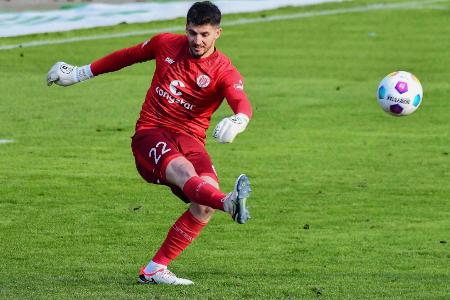 St. Pauli verlängert mit Torhüter Vasilj 