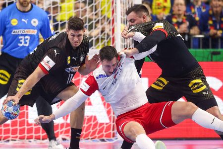 Noten und Einzelkritik zu Deutschland vs. Kroatien - Mit einer 24:30 (14:13)-Niederlage gegen Kroatien haben die deutschen Handballer die EM-Hauptrunde abgeschlossen. Weil das DHB-Team schon vor der Partie als Halbfinalist feststand, rotierte Bundestrainer Alfred Gislalon viel. Unter diesen Umständen konnte aber nur ein Trio überzeugen. Alle DHB-Stars in der Einzelkritik: