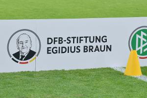 Unterstützung für Geflüchtete: DFB-Stiftung hilft