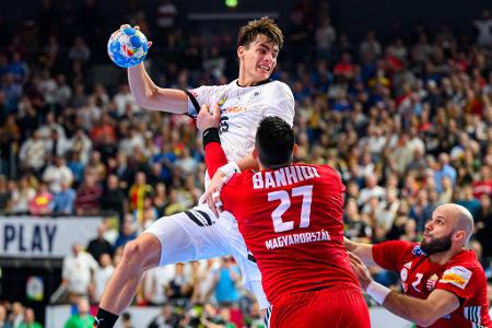 Noten und Einzelkritik zu Deutschland vs. Ungarn - Das war souverän! Mit 35:28 (18:17) gewinnt das DHB-Team ein echtes Offensivspektakel gegen Ungarn. Im dritten Hauptrundenspiel sind viele deutsche Handball-Stars im Vergleich zum schwachen 22:22 gegen Österreich nicht mehr wiederzuerkennen. Vor allem Julian Köster und Jannik Kohlbacher überragen. Alle DHB-Stars in der Einzelkritik: