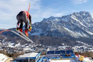 Shiffrin und Suter stürzen bei Chaos-Abfahrt in Cortina