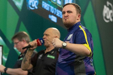 Darts: Littler entzaubert auch den Weltmeister