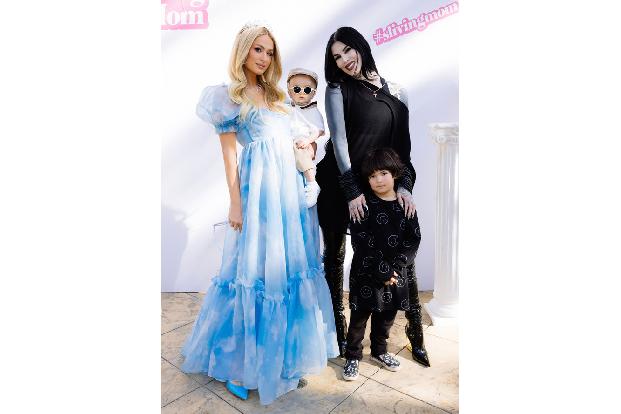 ...und Tattoo-Künstlerin Kat Von D mit ihrem Sohn Leafar - natürlich trugen alle sorgfältig abgestimmte Outfits.