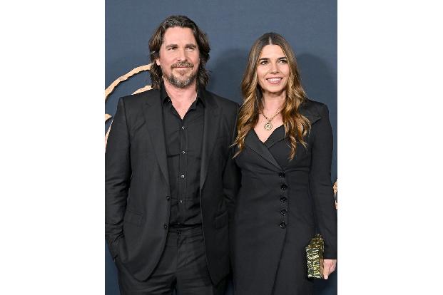 Wenige Stars in Hollywood haben so oft zu- und wieder abgenommen wie Christian Bale (hier mit seiner Frau, Stuntfrau Sibi Blažić). Der Schauspieler, der am 30. Januar 1974 in Haverfordwest in Wales au ...