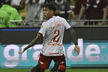 Frau im Maskottchenkostüm begrapscht? Fußballprofi angeklagt