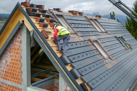 dach mit neuen ziegeln