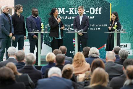 Baerbock-Auftrag: Völler und Co. als EM-Botschafter auf Tour